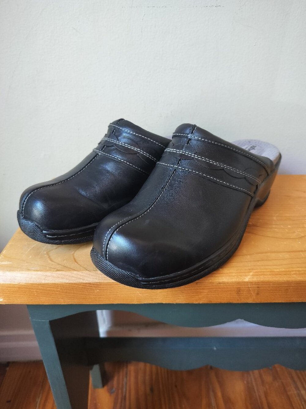 Softwalk Abby Black Leather Clogs